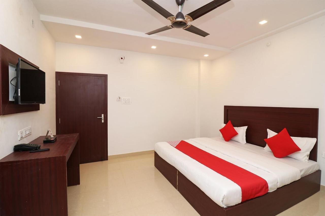 Oyo 1021 Hotel Gayatri Residency Tirath Exterior photo