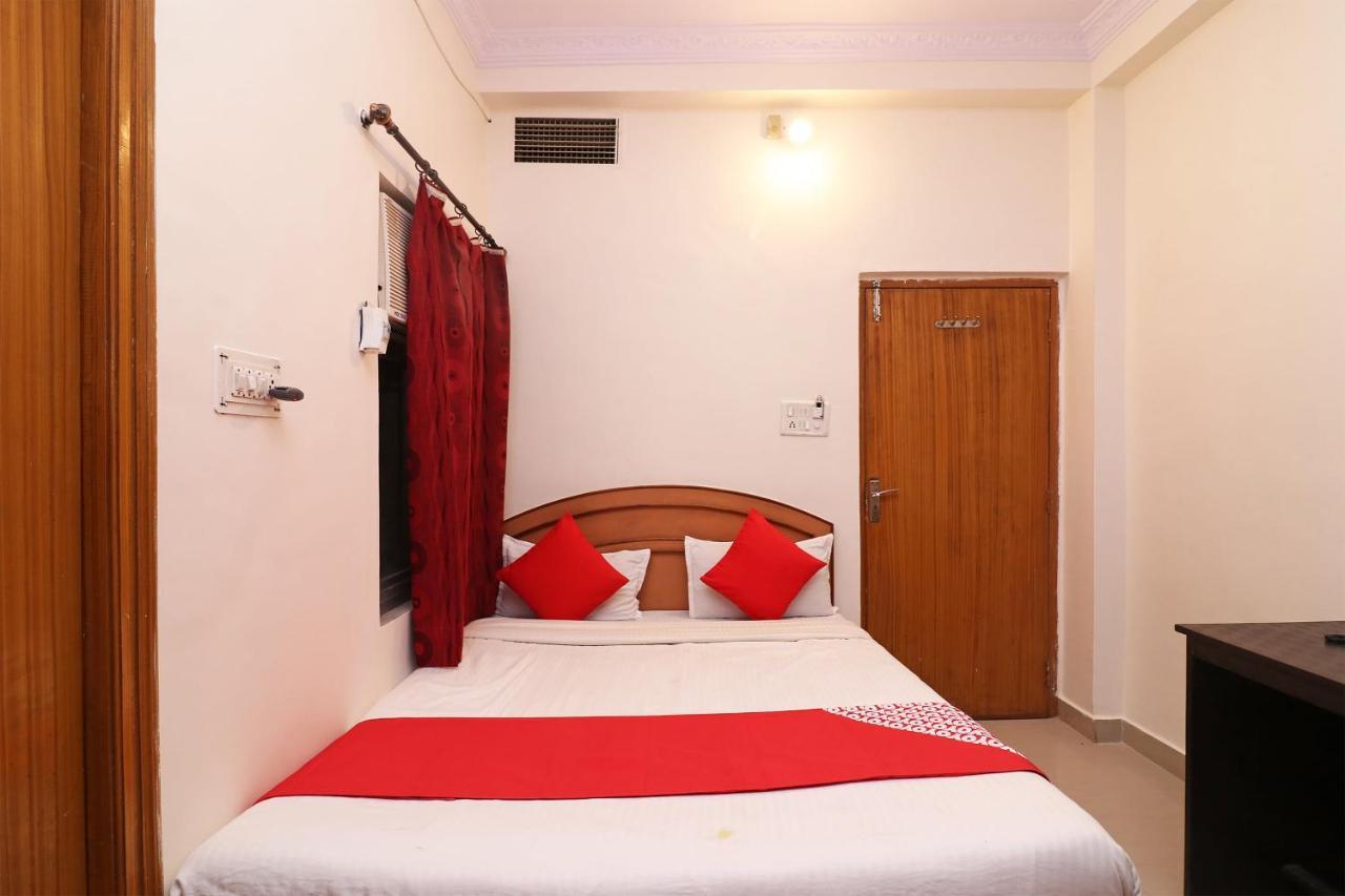 Oyo 1021 Hotel Gayatri Residency Tirath Exterior photo